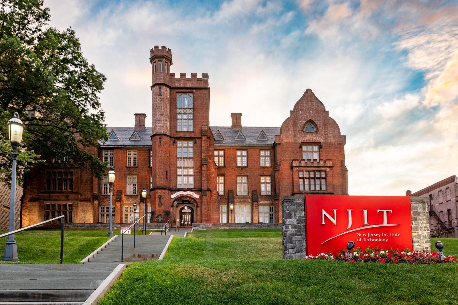 Njit Tour: Explore The Heart Of Innovation And Technology - Xen Tours